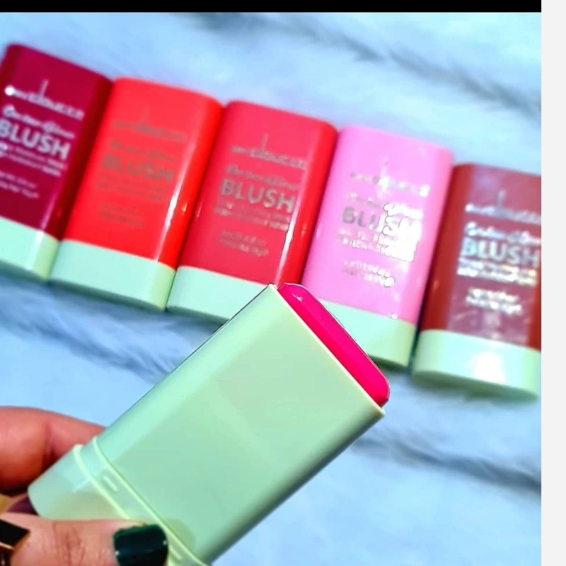 رژگونه استیکی برندبلاش  در شش رنگ کاربردی